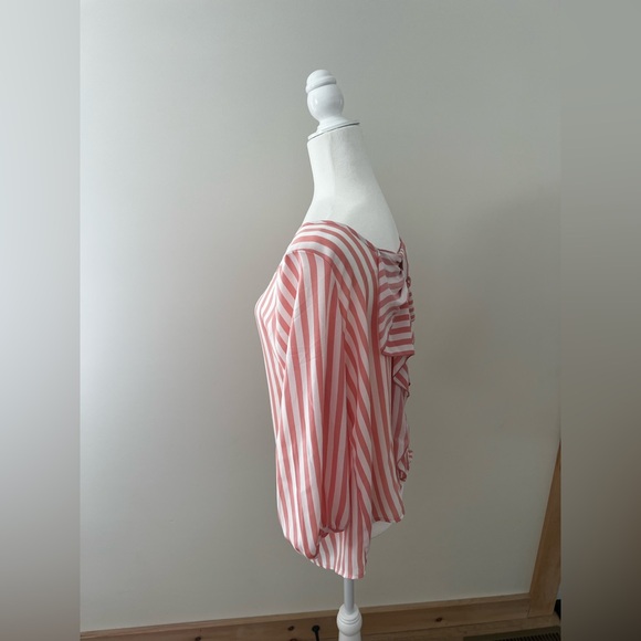 Striped top with back bow derail - Picture 5 of 11